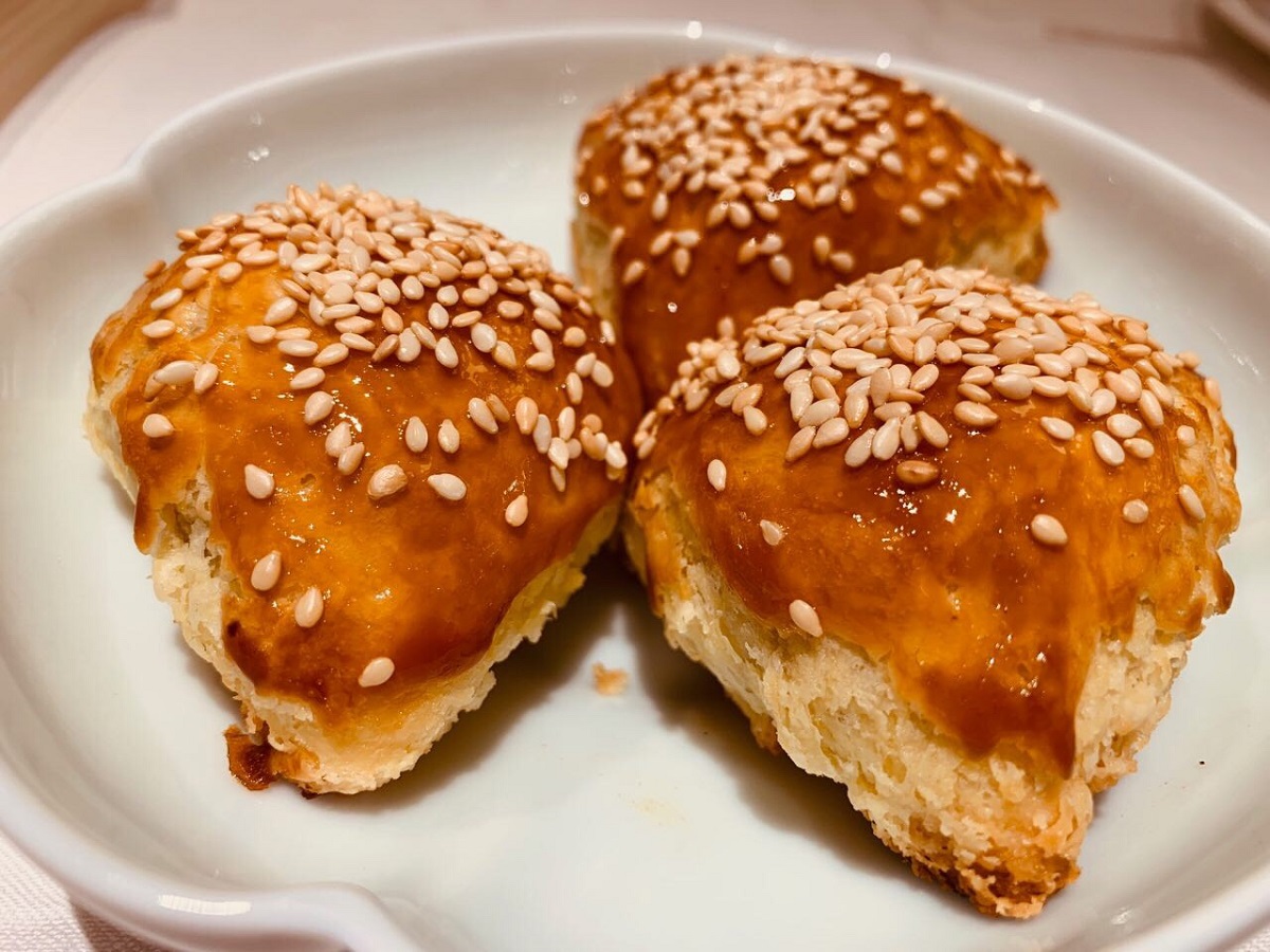 「ヴェニソンパフ（鹿肉のパイ包）」