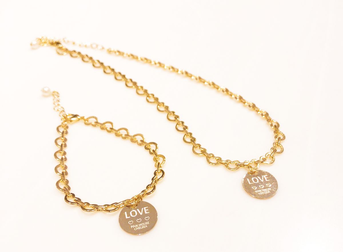 「ブレスレット」3456円、「ネックレス」4104円（PINK HOUSE CHELSEA）