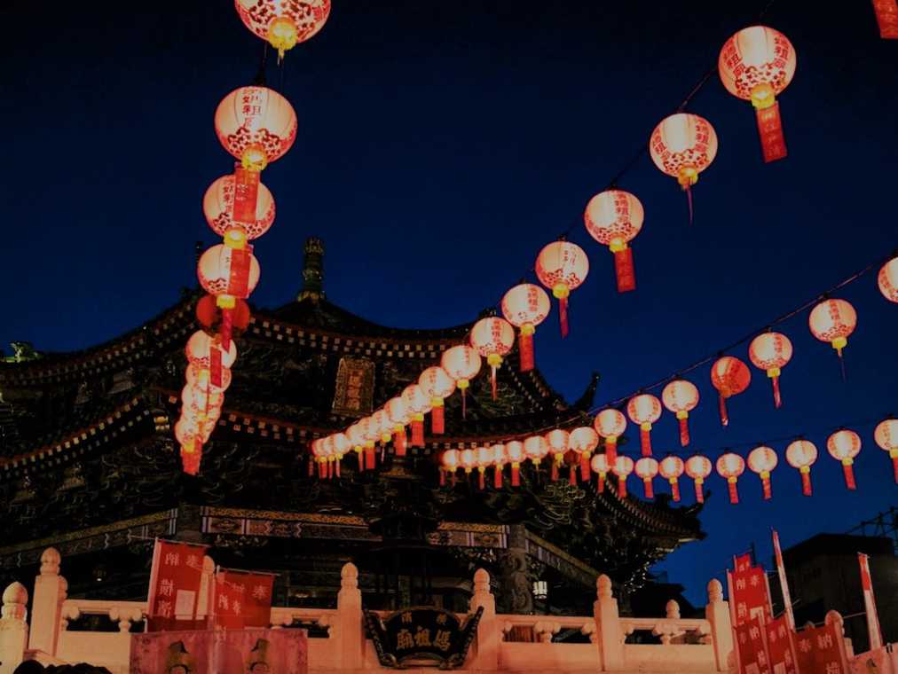 幻想的な提灯が雰囲気抜群。恋に効くと評判の中華街のパワースポットって？