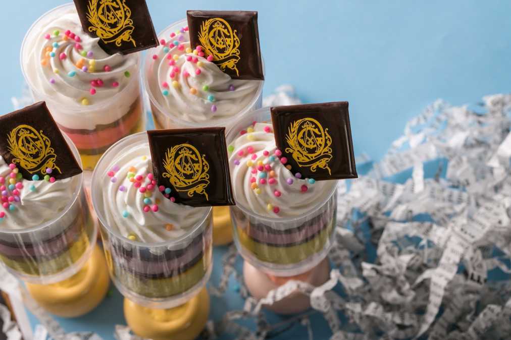 かわいらしいデザートのプッシュポップケーキは、オプションで＋500円