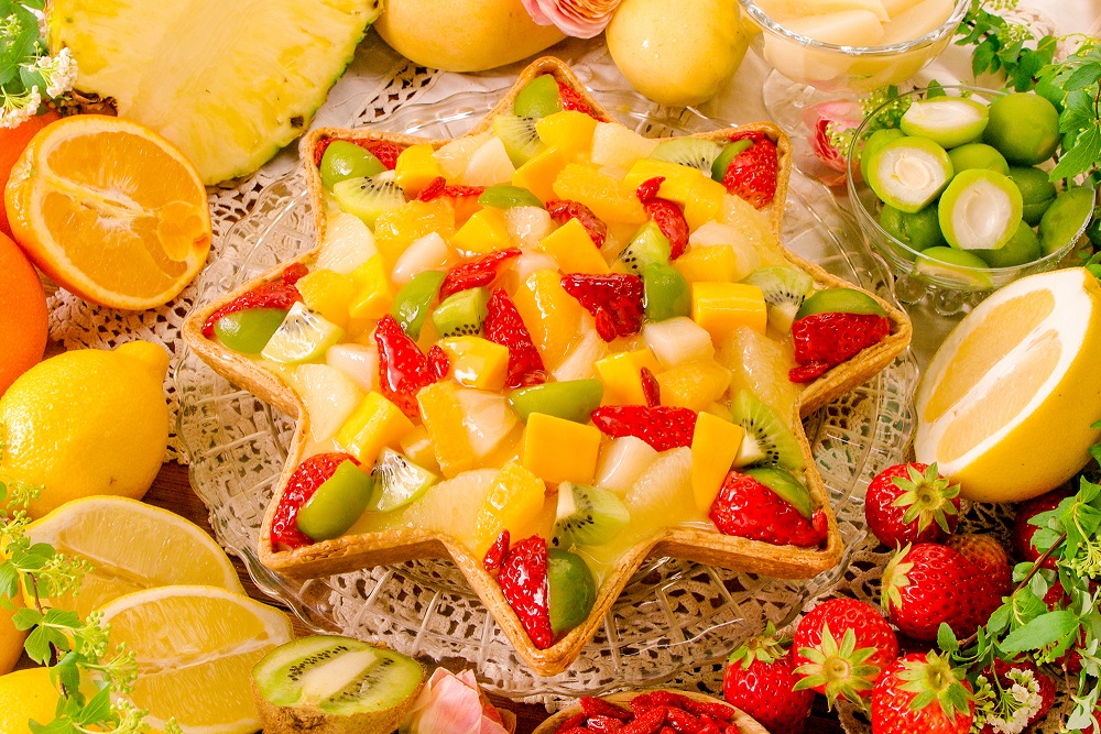 「星型 杏仁レモンのババロアとフルーツのタルト」piece885円/whole(27cm)6696円