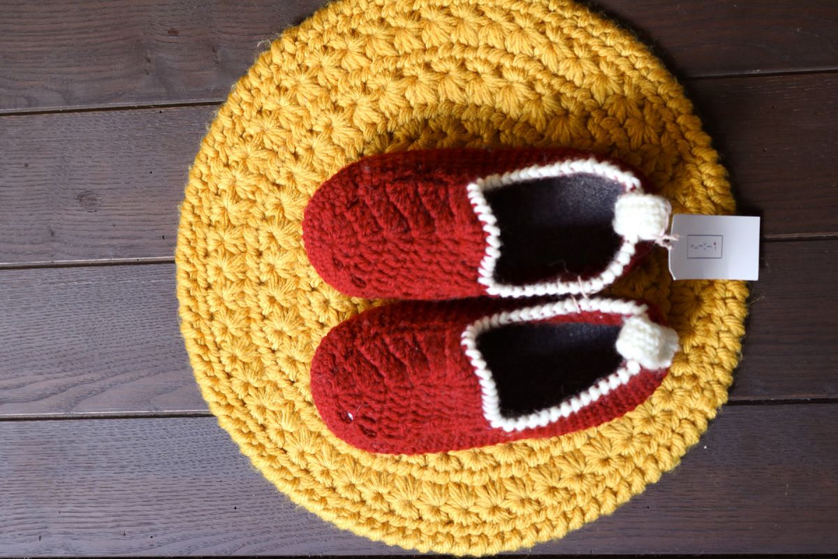 長編みのルームシューズ(赤)キット 1868円(税込※毛糸、室内履き用フェルト底、作り方レシピ付き)