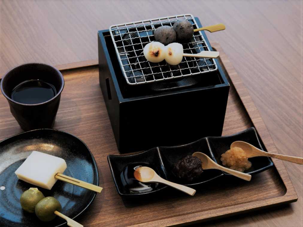 本陣だんご（ほうじ茶付）1100円