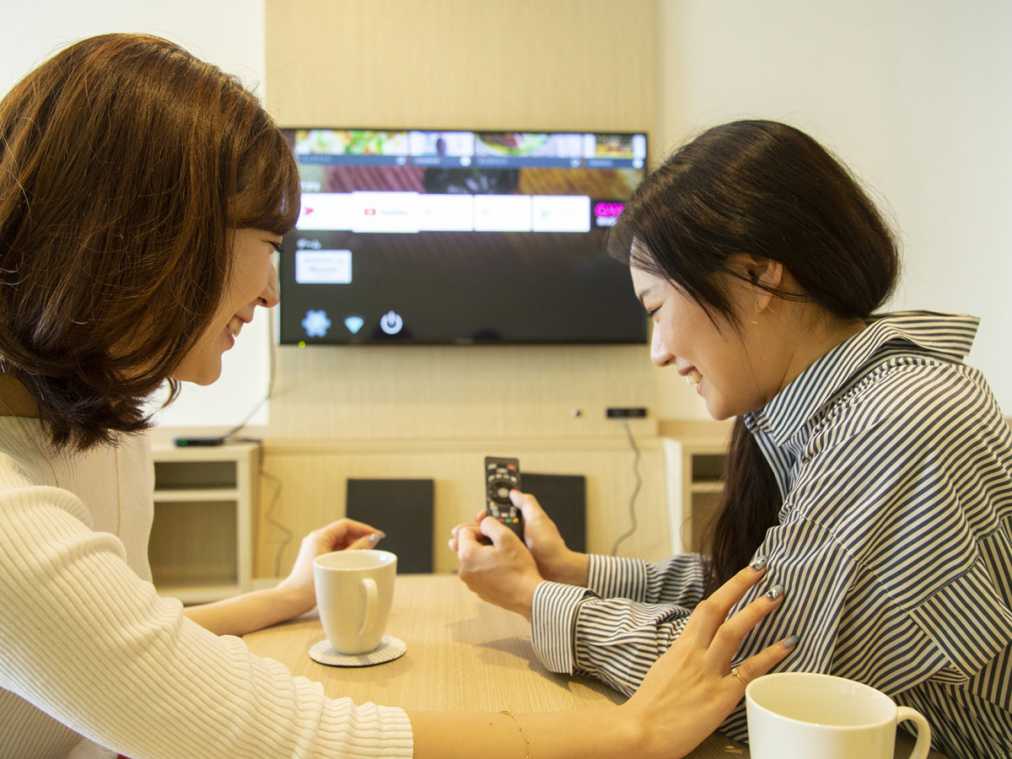 旅の新しい必需品！大画面で動画をシェアすれば女子旅はもっと楽しい