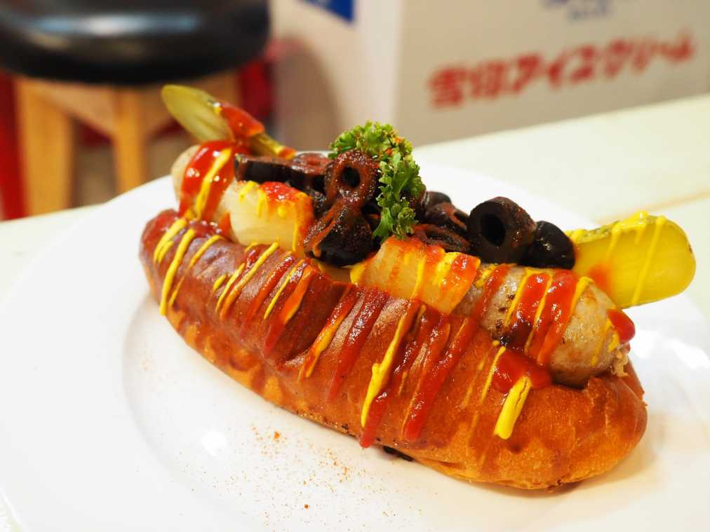 もはやハンバーグ並み⁉︎ソーセージが超ジューシーな変り種グルメホットドッグ