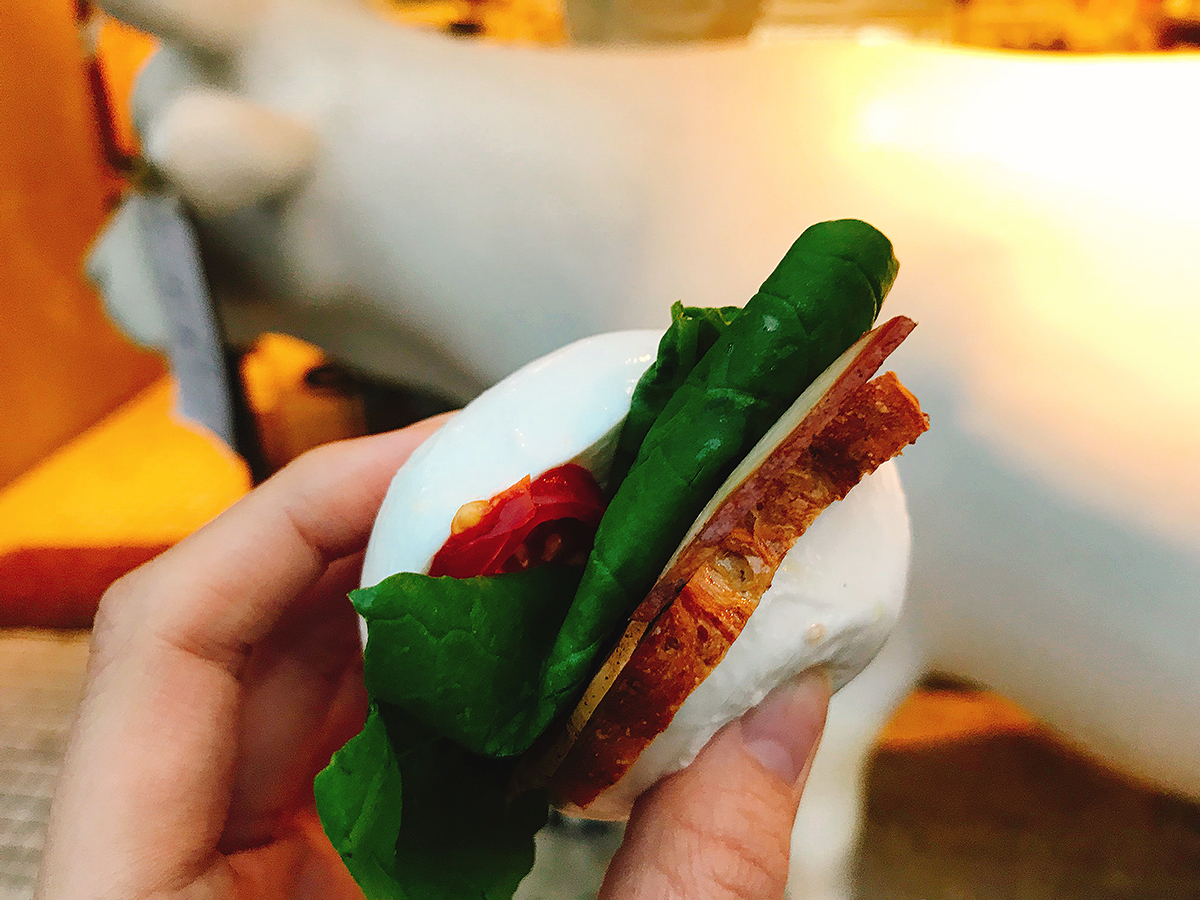 チーズでパンをサンド!?「アンドチーズスタンド」の自家製モッツァレラバーガーが新発想すぎる！