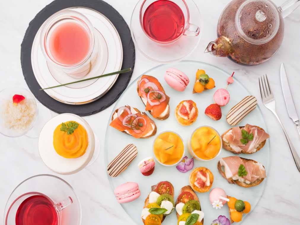 メインは“桃”スイーツ！コース仕立ていただく「アフタヌーンティー ピーチセレクション」