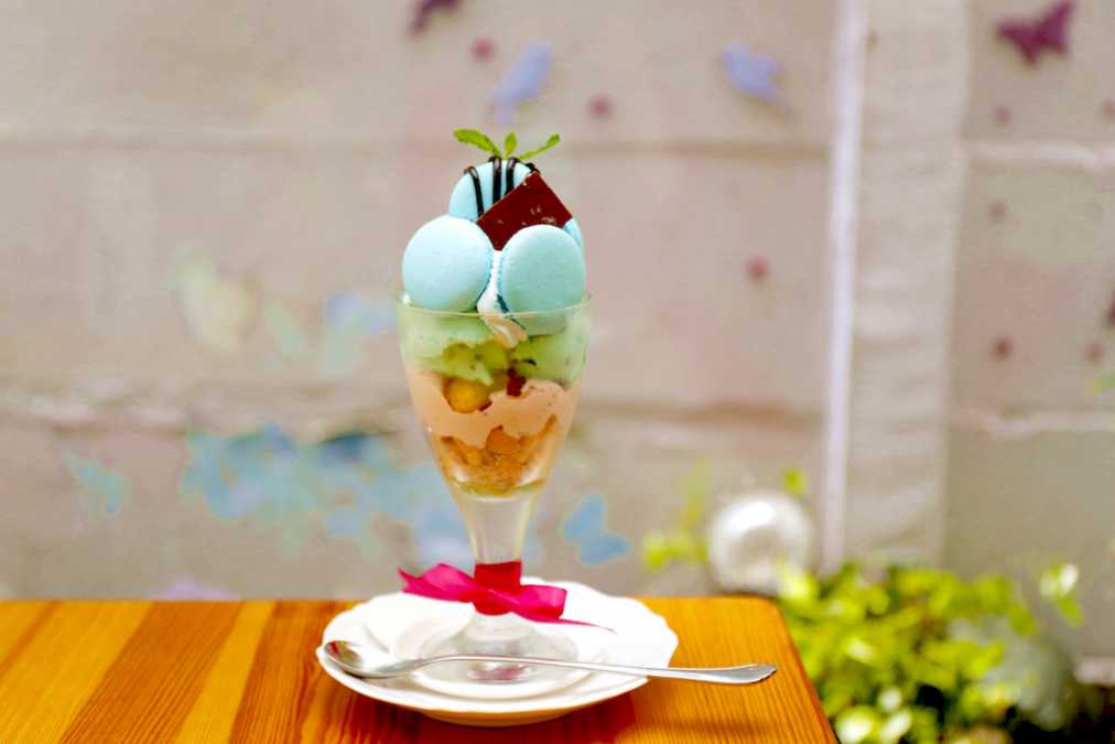 マカロンパフェ チョコミント（950円）