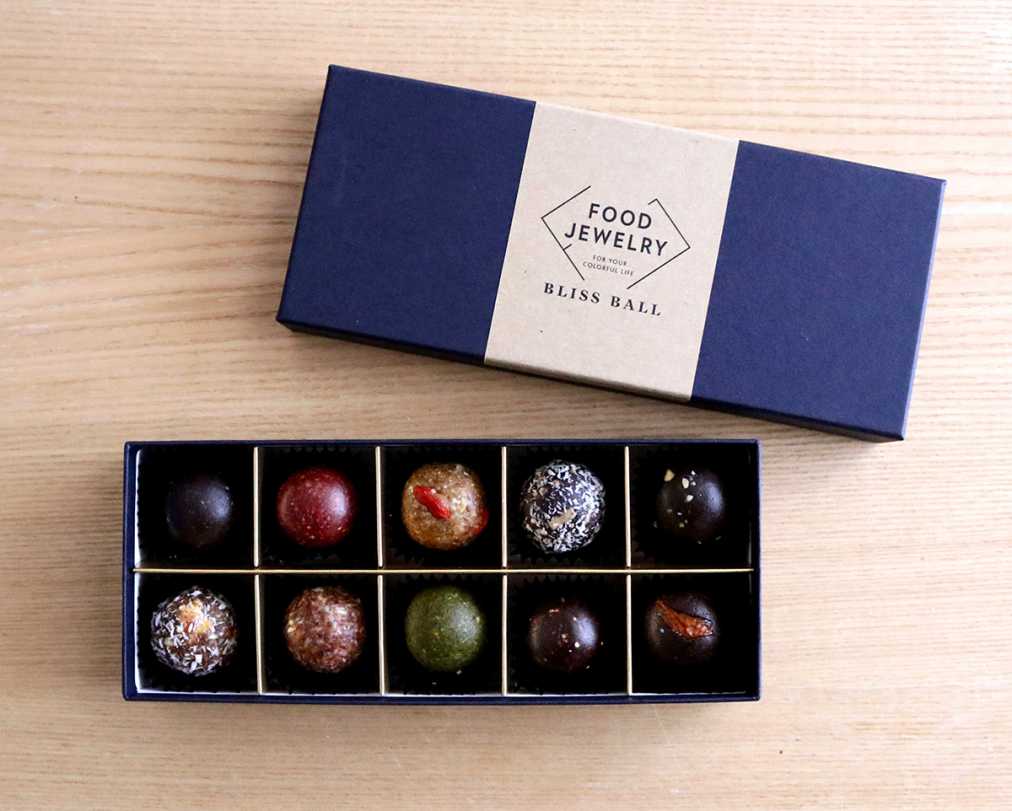 プロテインボールを含むプレミアムセット（10個入り）3595円（予定）