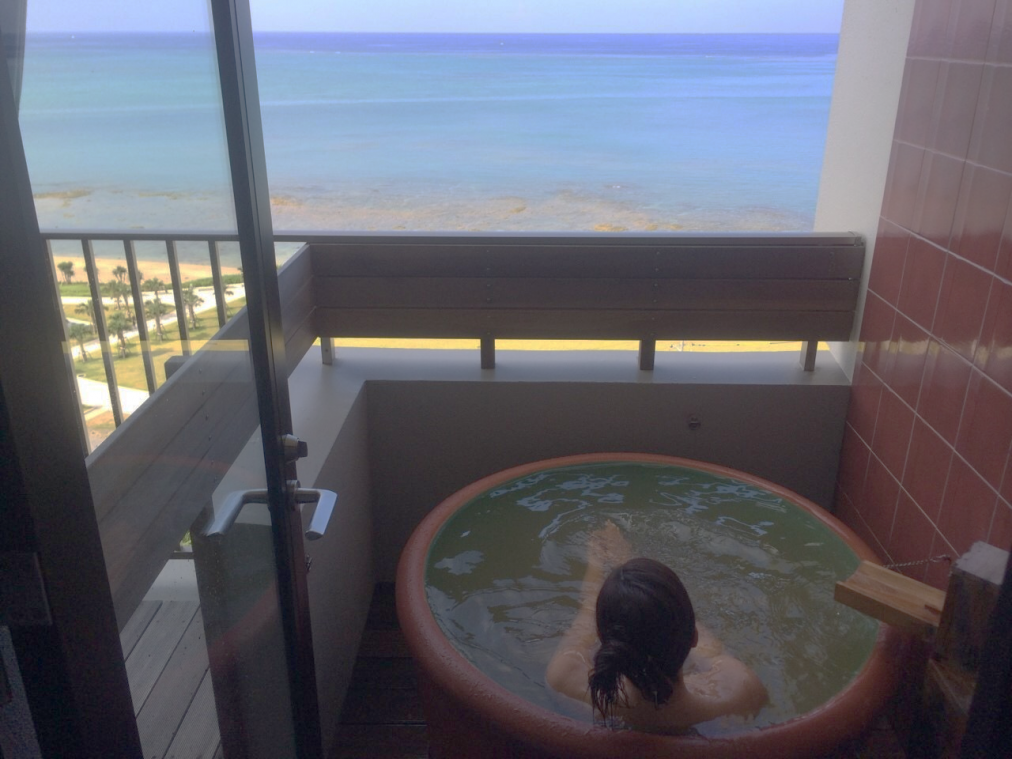 沖縄の温泉で旅の疲れを癒そう！【温泉家・北出恭子のお悩み解決温泉vol.11】