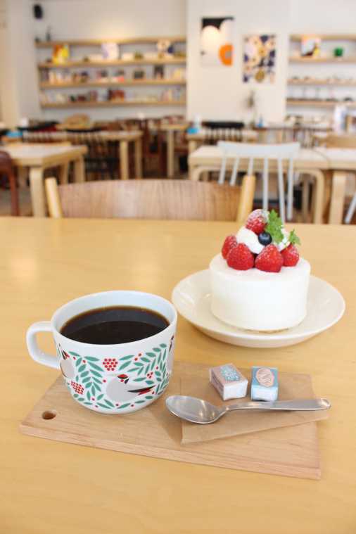 コーヒー450円～（ケーキとセットで100円引き）