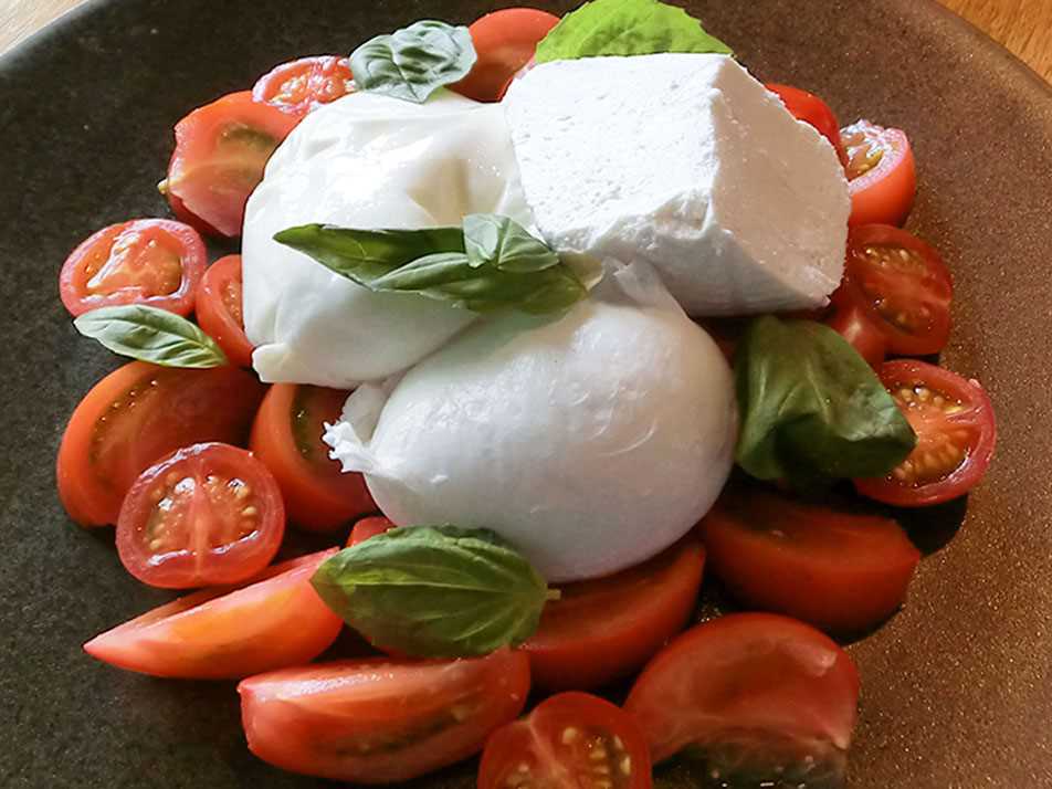 2種モッツァレラとリコッタ 産地直送トマト盛り合わせ　40g3130円、80g4640円