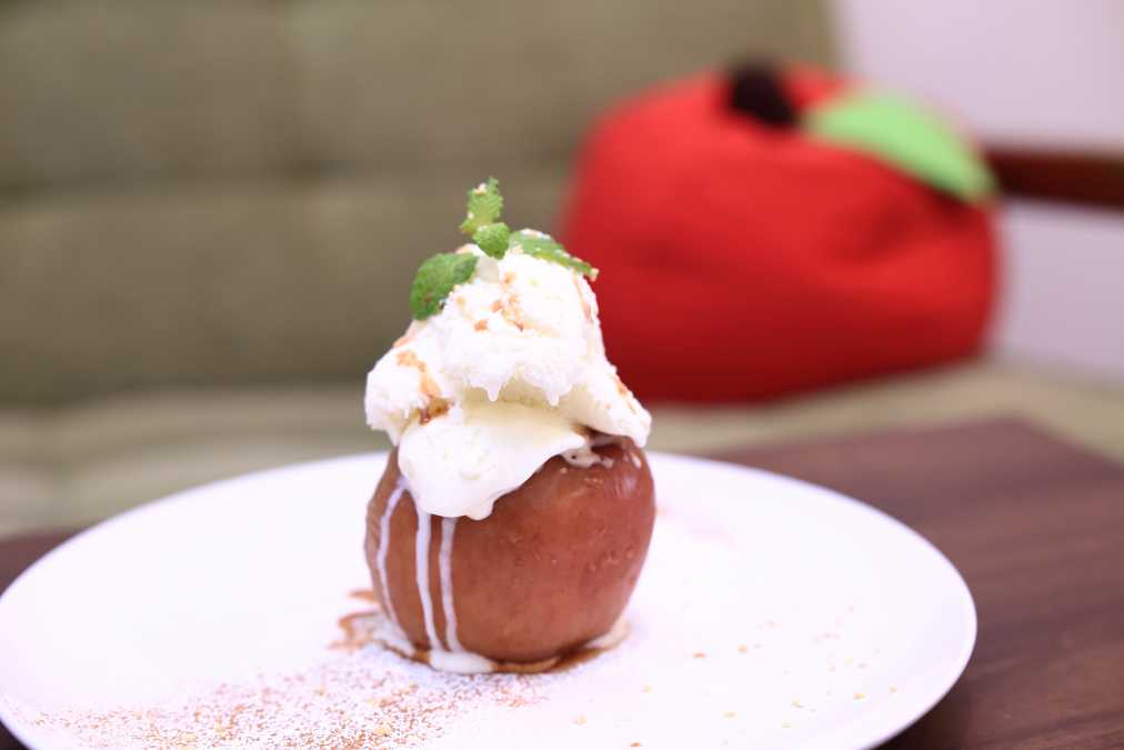 丸ごと焼きりんご800円