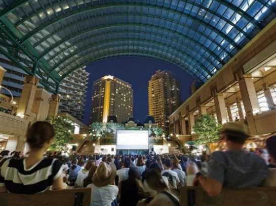 “青”をテーマに大人の非日常体験を「YEBISU GARDEN PICNIC」