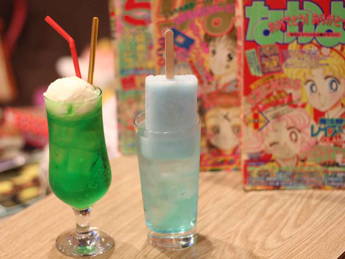 メロンクリームチューハイ（左）、ガリガリくんチューハイ（右）各500円
