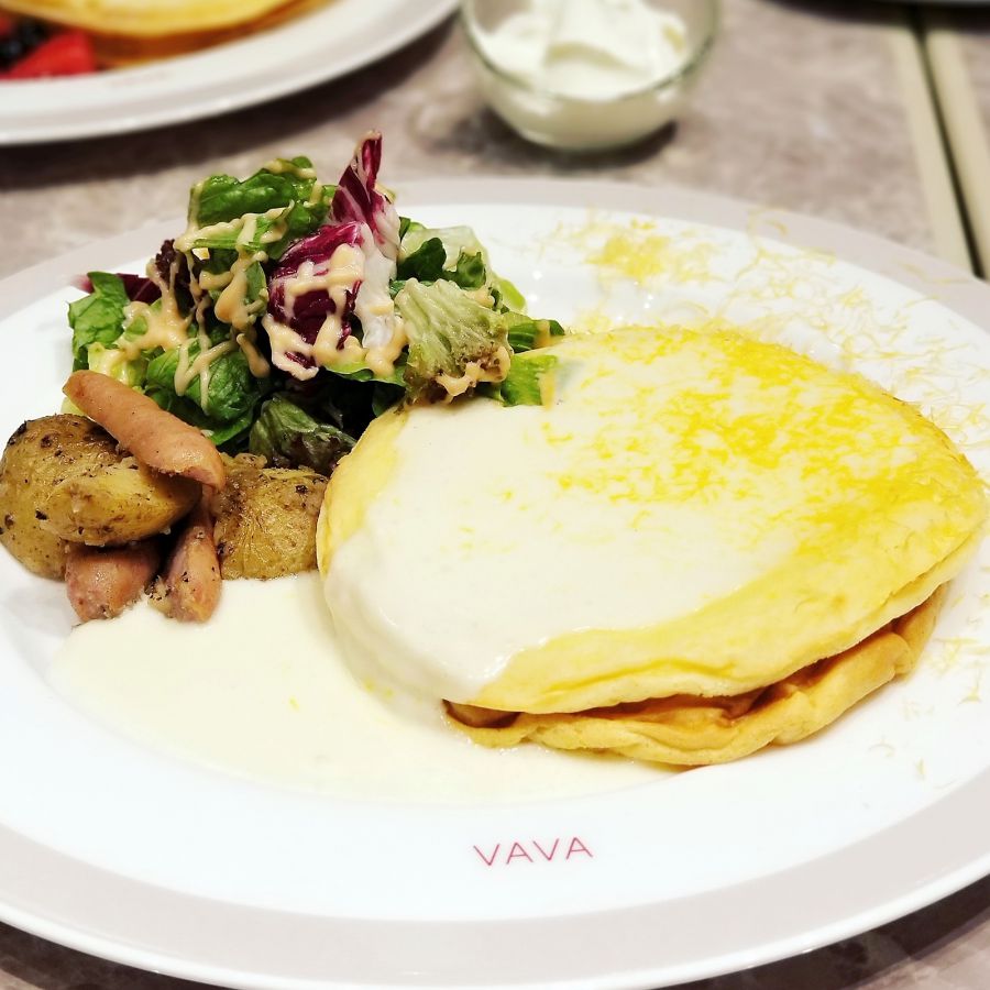 VAVAパンケーキ ミモレットとモッツァレラ 1800円(税別)