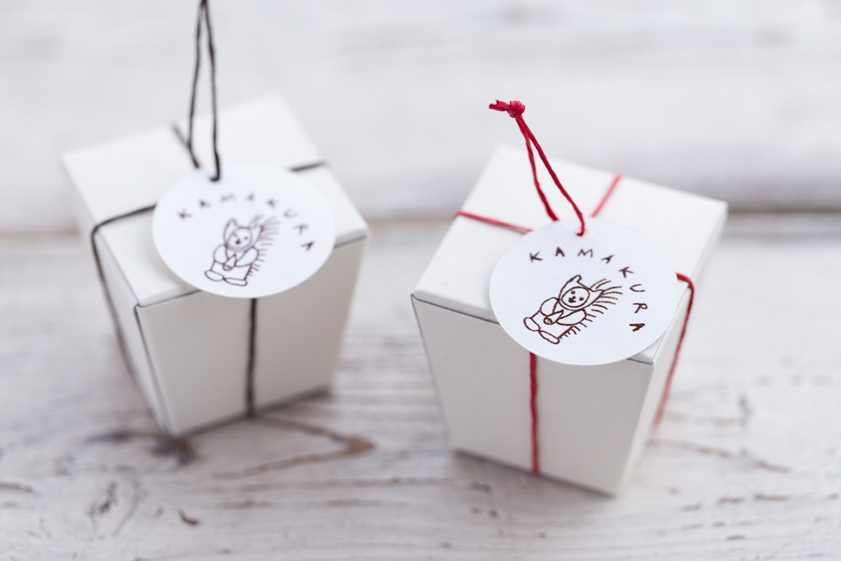 「プチジャム」 左：キャラメル・ブルターニュ（キャラメルと発酵バターとゲランドの塩）右：アニヴェルセール（いちごとフランボワーズ）各540円