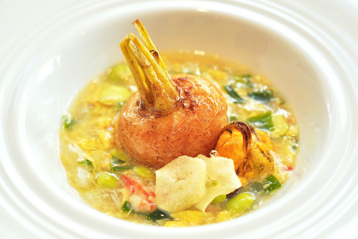 青森野辺地カブの1.5ｈロースト モンサンミッシェルのムール貝を織茂さんの卵でかき玉に