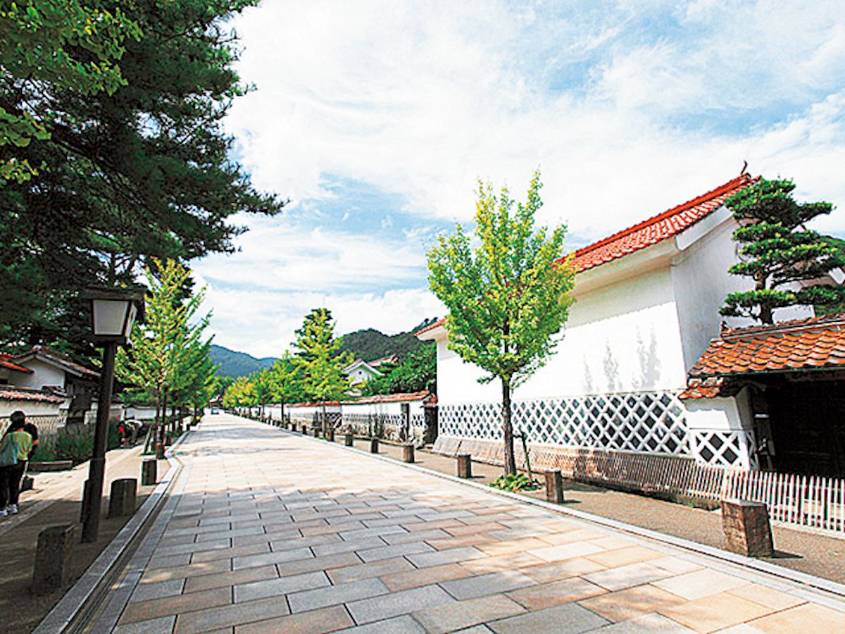 アートと歴史が薫る「山陰の小京都」津和野で、フォトジェニックな路地さんぽ