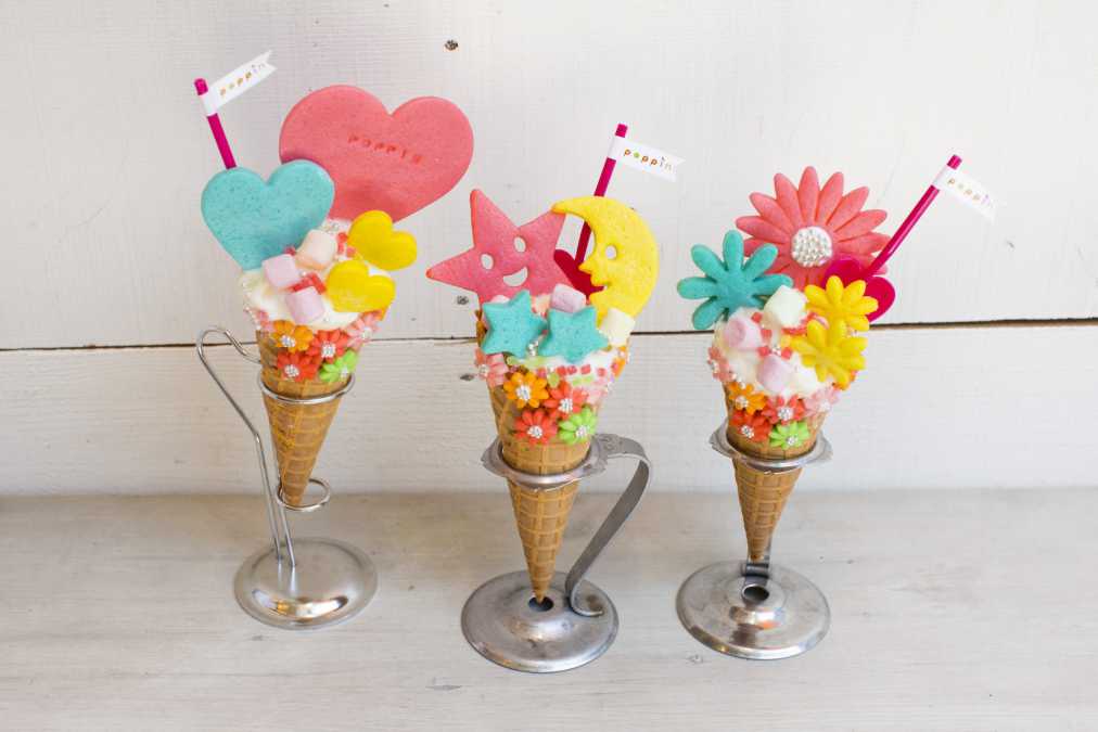 デコアイス各750円（トッピングは左から「どきどき ハート」「ピカピカ ほーし」「さくさく はなさく」）