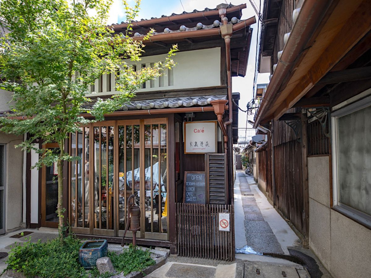 知らないとたどりつけない！秘密基地みたいな、京都の路地奥の古民家カフェ