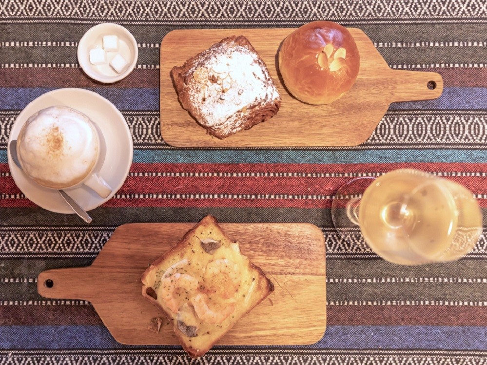 22時までオープン。お酒と一緒にパンを楽しむ京都のベーカリーカフェ