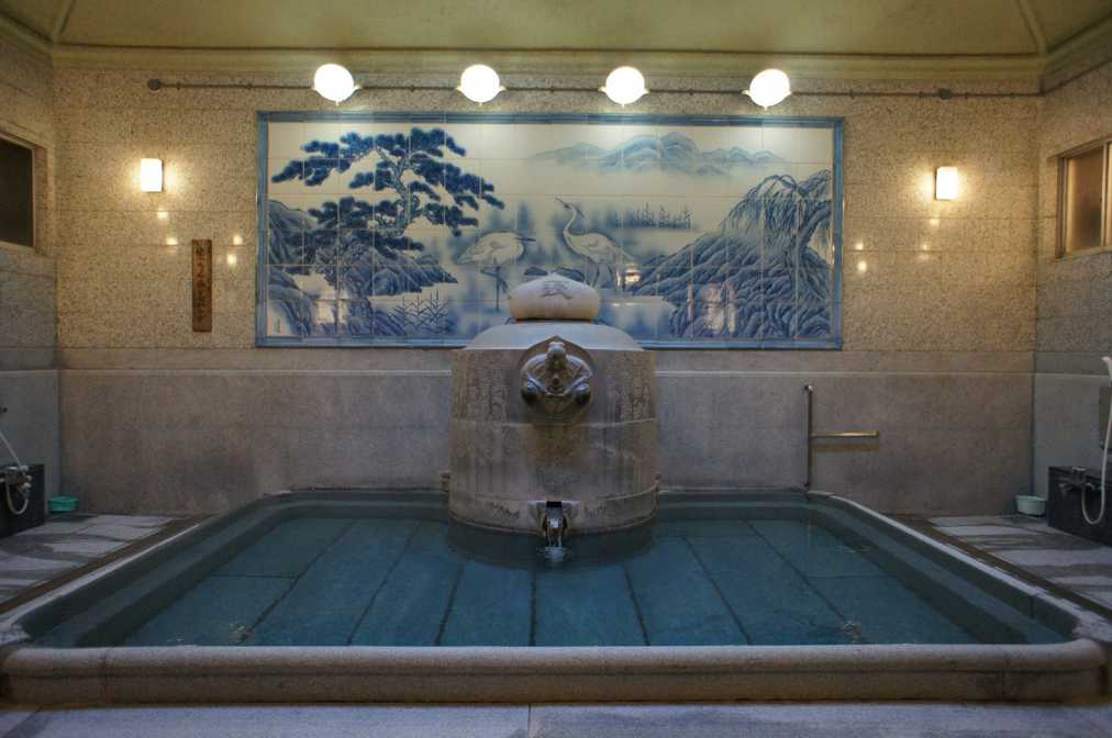 写真は神の湯の男湯