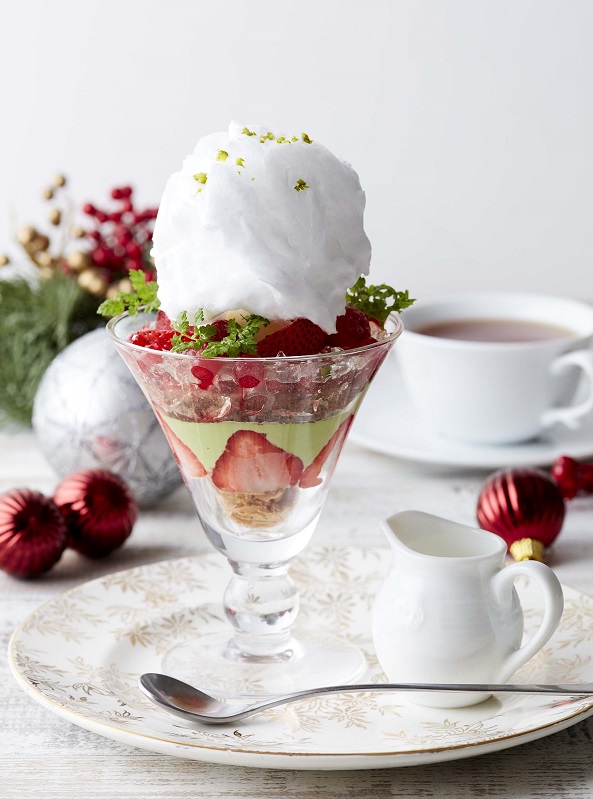 「苺のクリスマスケーキパフェ」単品1060円、紅茶付きセット1560円