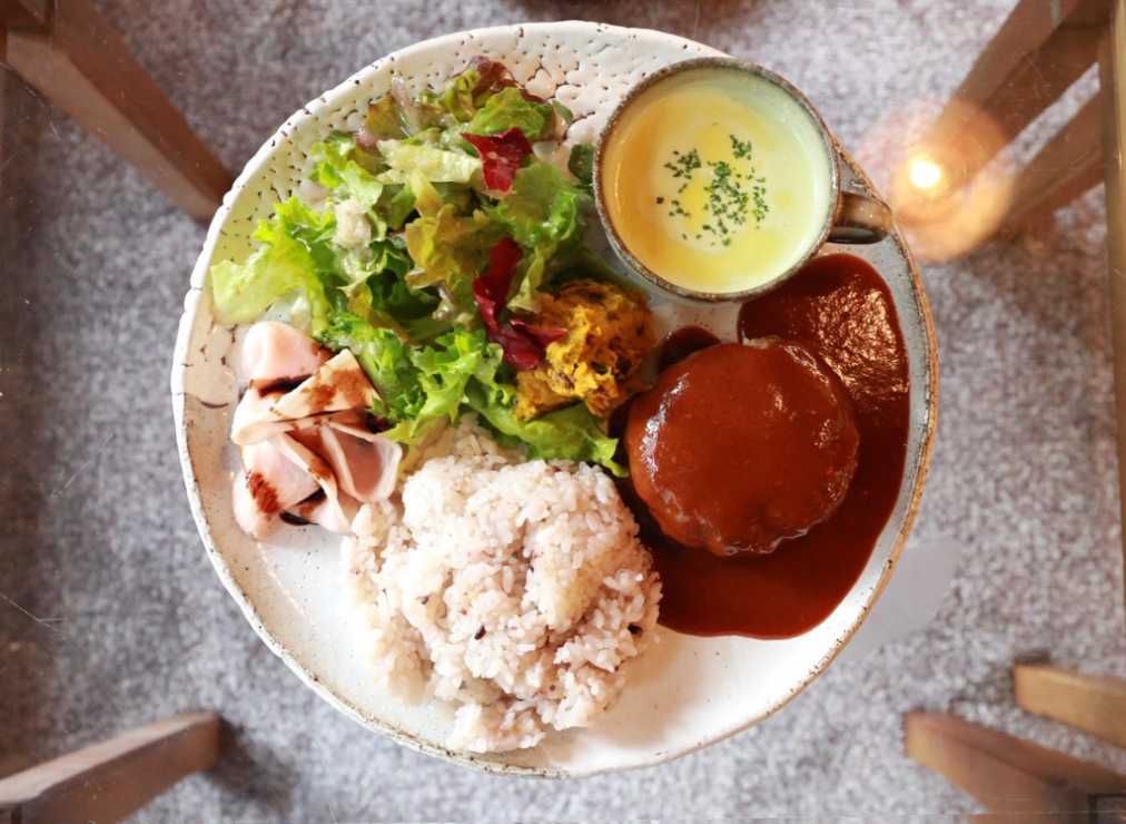 長萩黒毛和牛のハンバーグ1600円