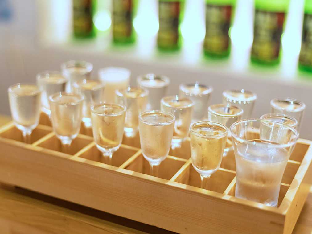 京都「伏見酒蔵小路」17蔵のお酒をリーズナブルに利き酒体験