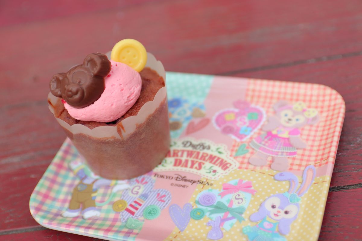 ブルーベリーマフィン（スーベニアプレート付き）880円・販売はケープコッドクックオフ