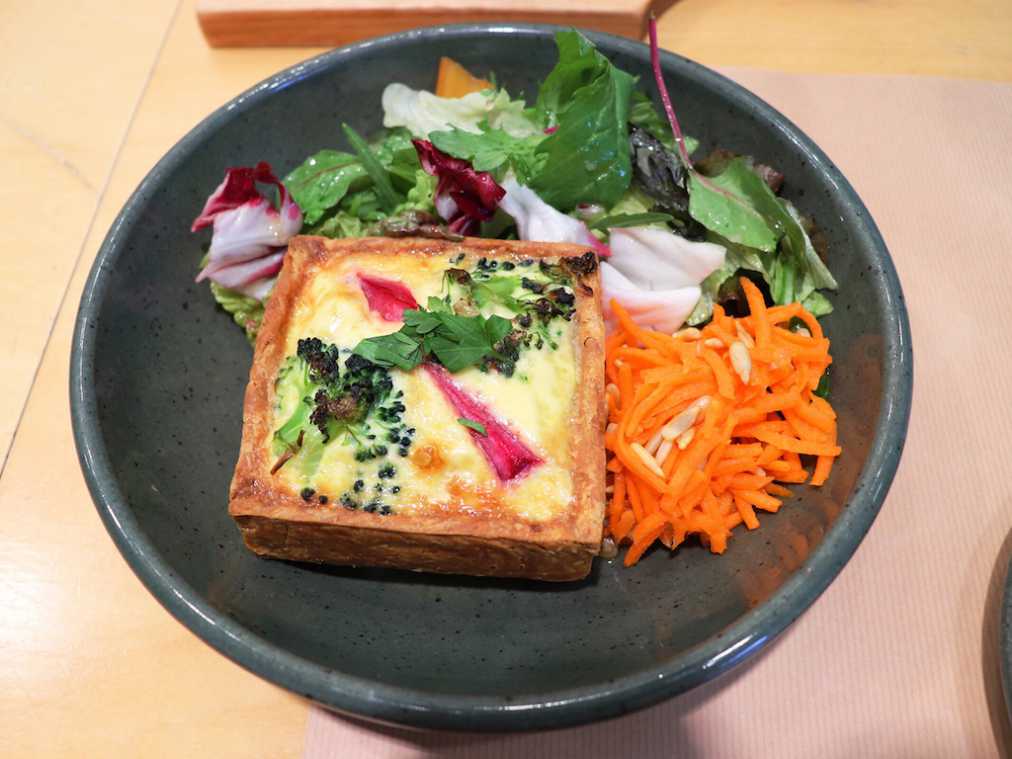 季節野菜のキッシュ　1296円