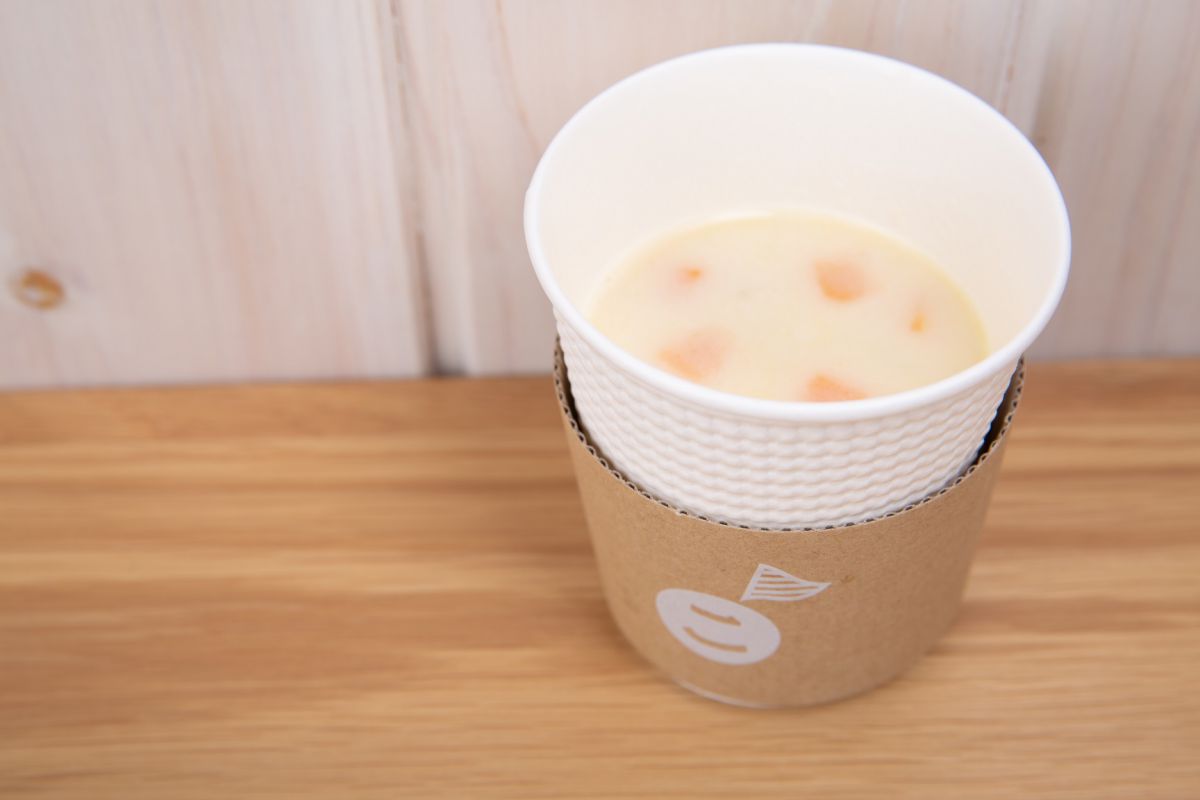 パンを美味しくするスープ313円（週替わり ※写真はクラムチャウダー）