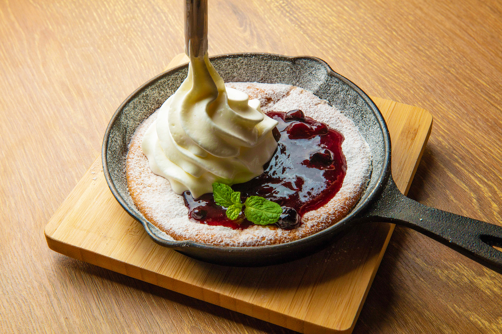 パンケーキ（ベリーフルーツ＆ホイップ）　842円