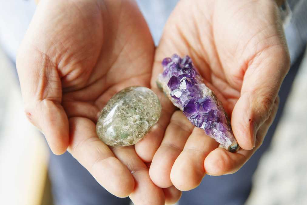 左はガーデンクォーツ、右はアメシスト。