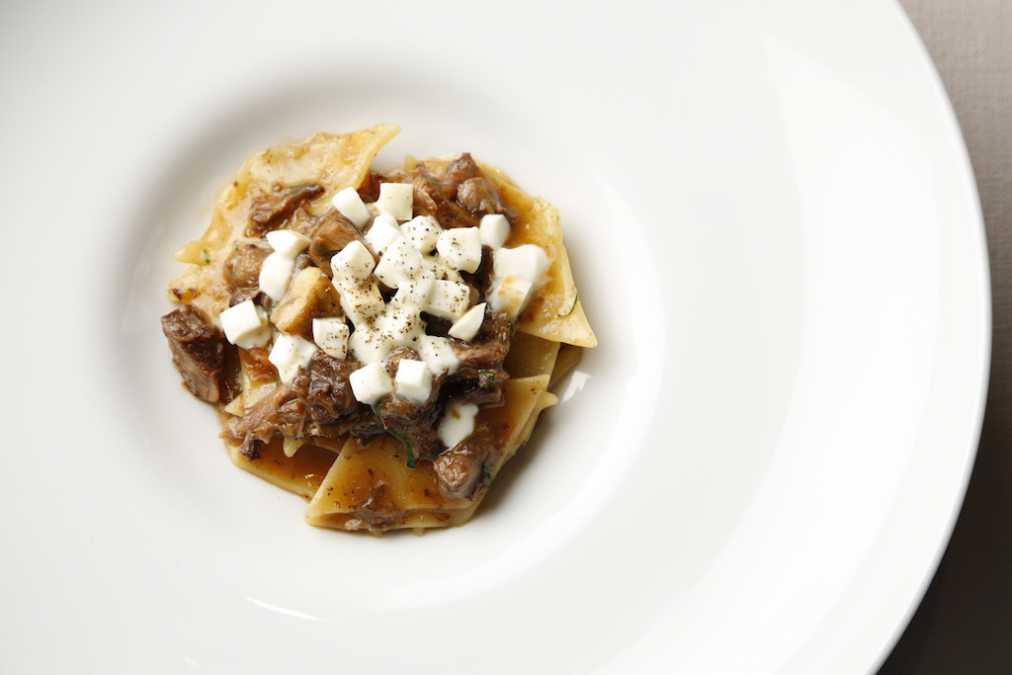 パスタ料理:グラニャーノ産タコツェッテ イベリコ豚ホホ肉ラグー モッツァレッラアフミカート