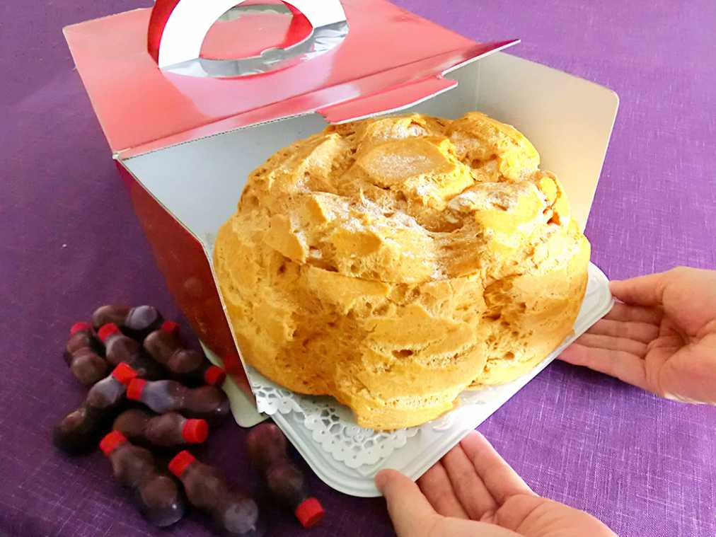 重さは2kg超え。「軍艦シュークリーム」を人生で一度は頬張ってみたい！