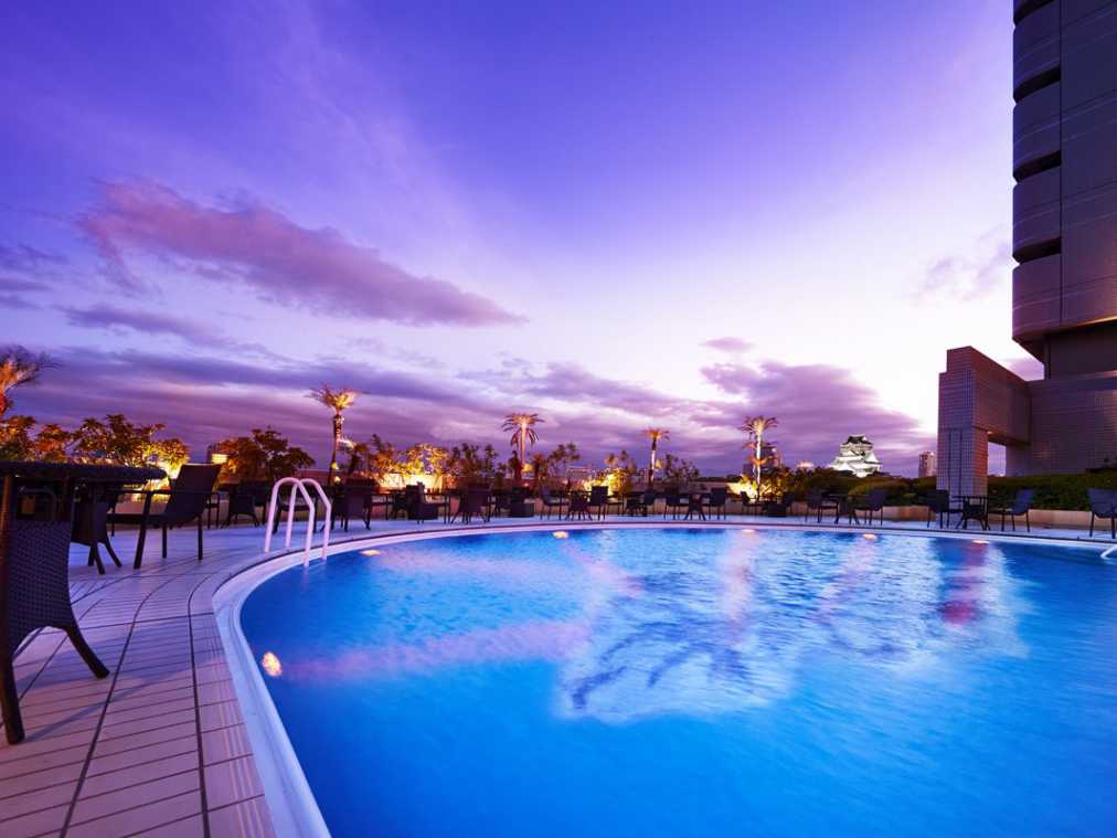 フォトジェニックなナイトプールで“大人の水遊び”＠ホテルニューオータニ大阪