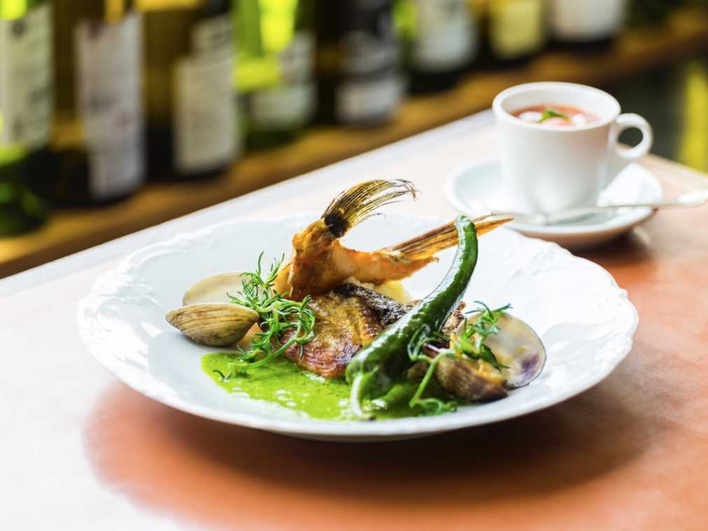 行けばファンになる鎌倉のビストロで、旬素材ランチと昼からワインを