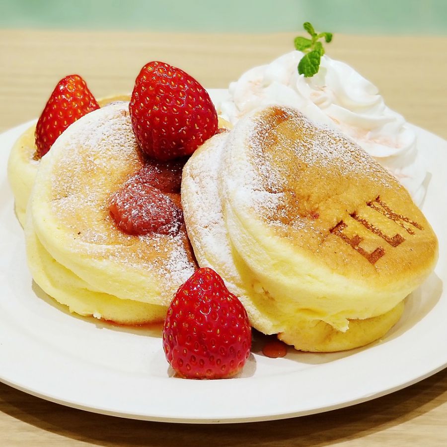 「季節の国産フルーツ いちごのパンケーキ」 3枚1480円/2枚1380円(税別) 