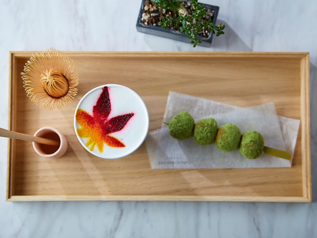 CANVAS TOKYO(広尾)「HOUJICHA LATTE SET (抹茶団子ドーナツ) 」830円(税抜)