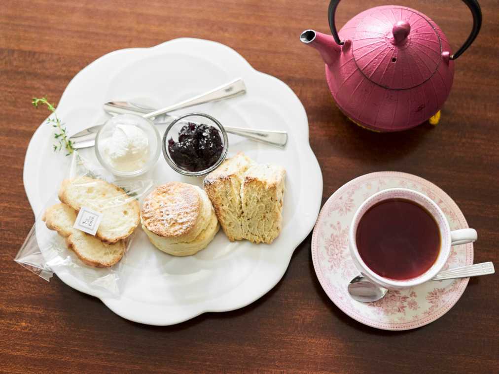 好きなカップを選んで、「クリームティー」で優雅なお茶の時間