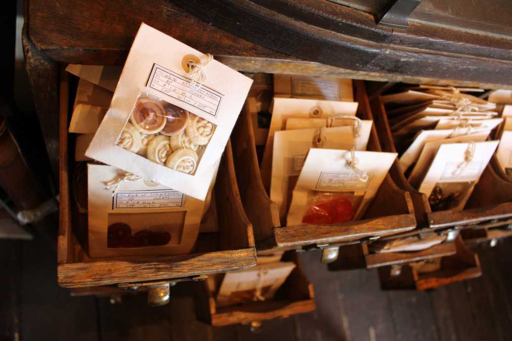 ボタン1個50円～、袋入100円～