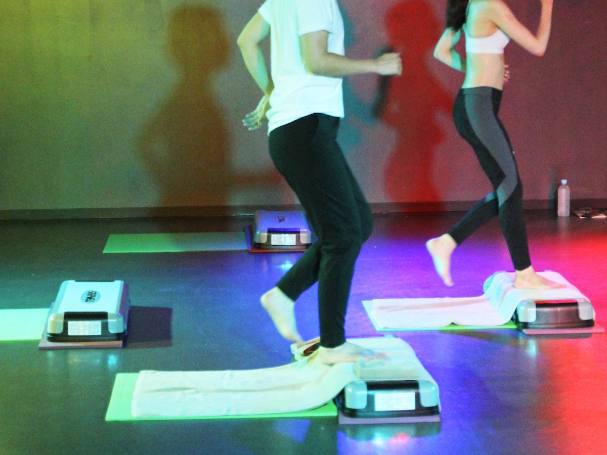 音楽にのってステップを踏むだけ！次世代エクササイズ「HOT STEP」で脂肪燃焼！