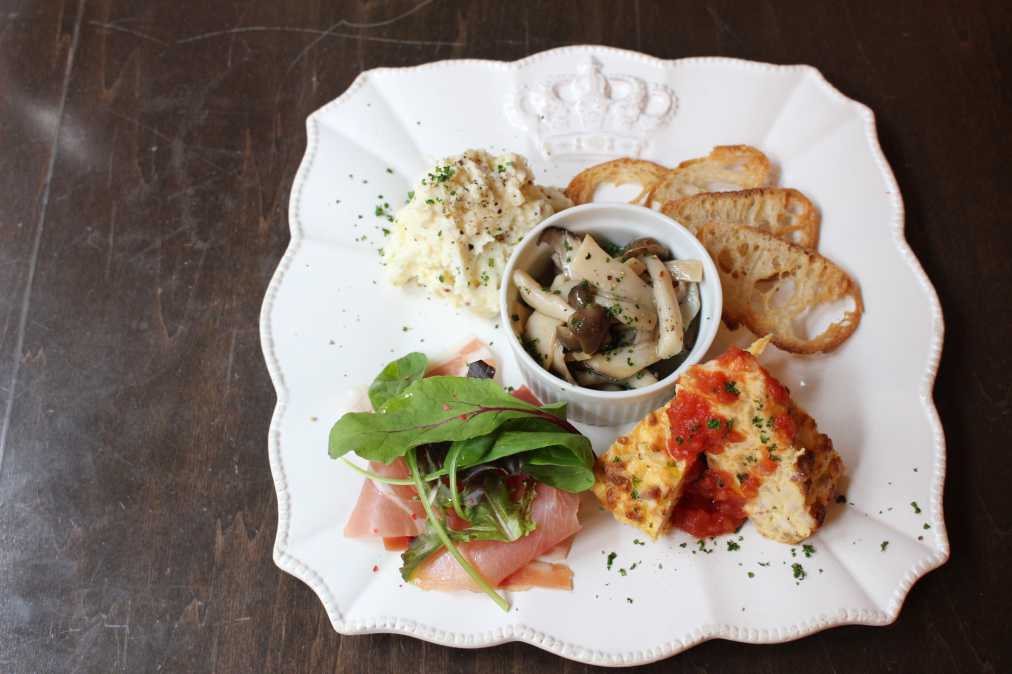 おまかせ前菜盛り合わせ1404円