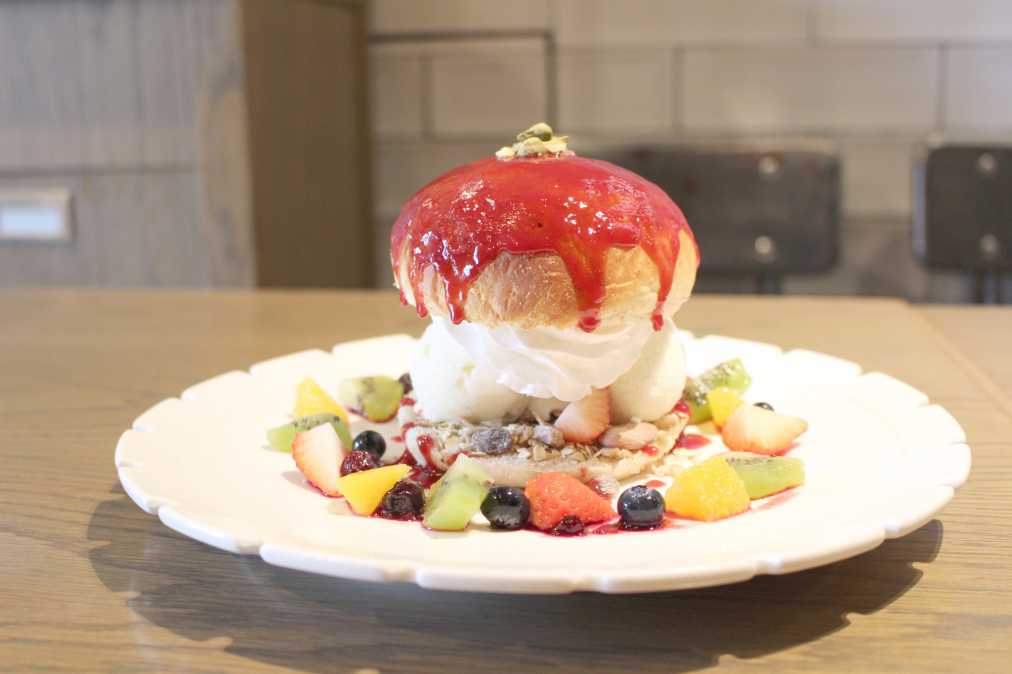 アイスクリームバーガー　フルーツ　980円