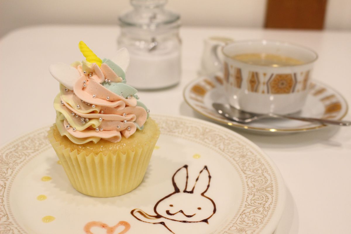 ユニコーン432円、ホットコーヒー324円