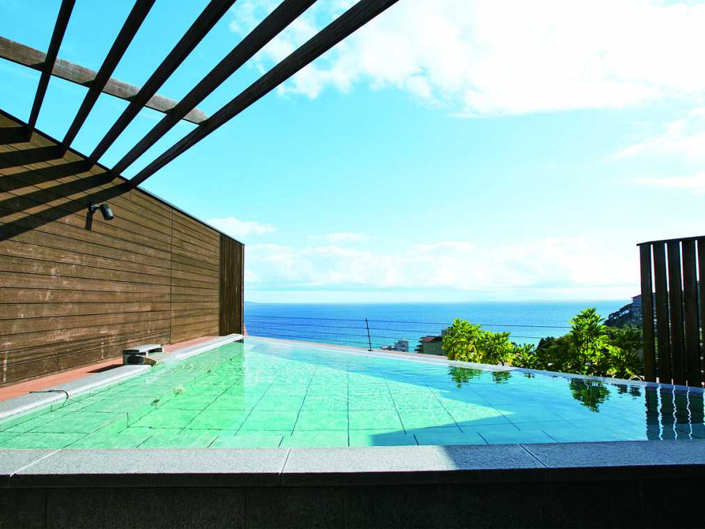 青い空と海が眼前！東伊豆、オープンスカイの立ち寄り湯4選