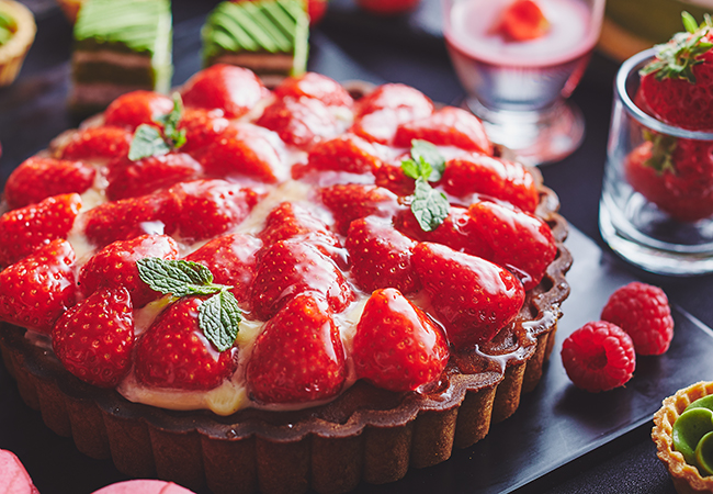 ビュッフェを美しく彩る、いちごタルト