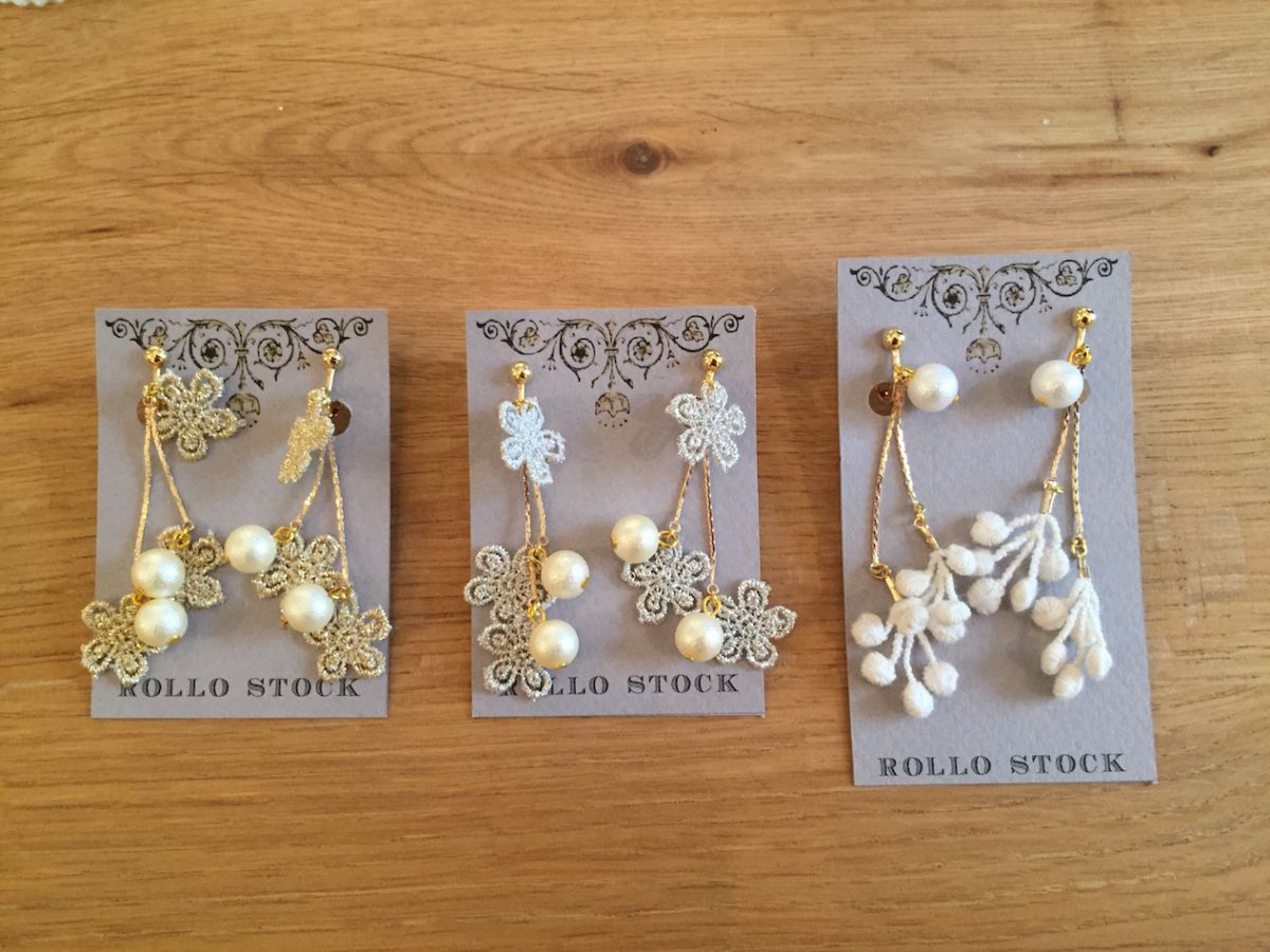 レースのイヤリング　各800円（税別）